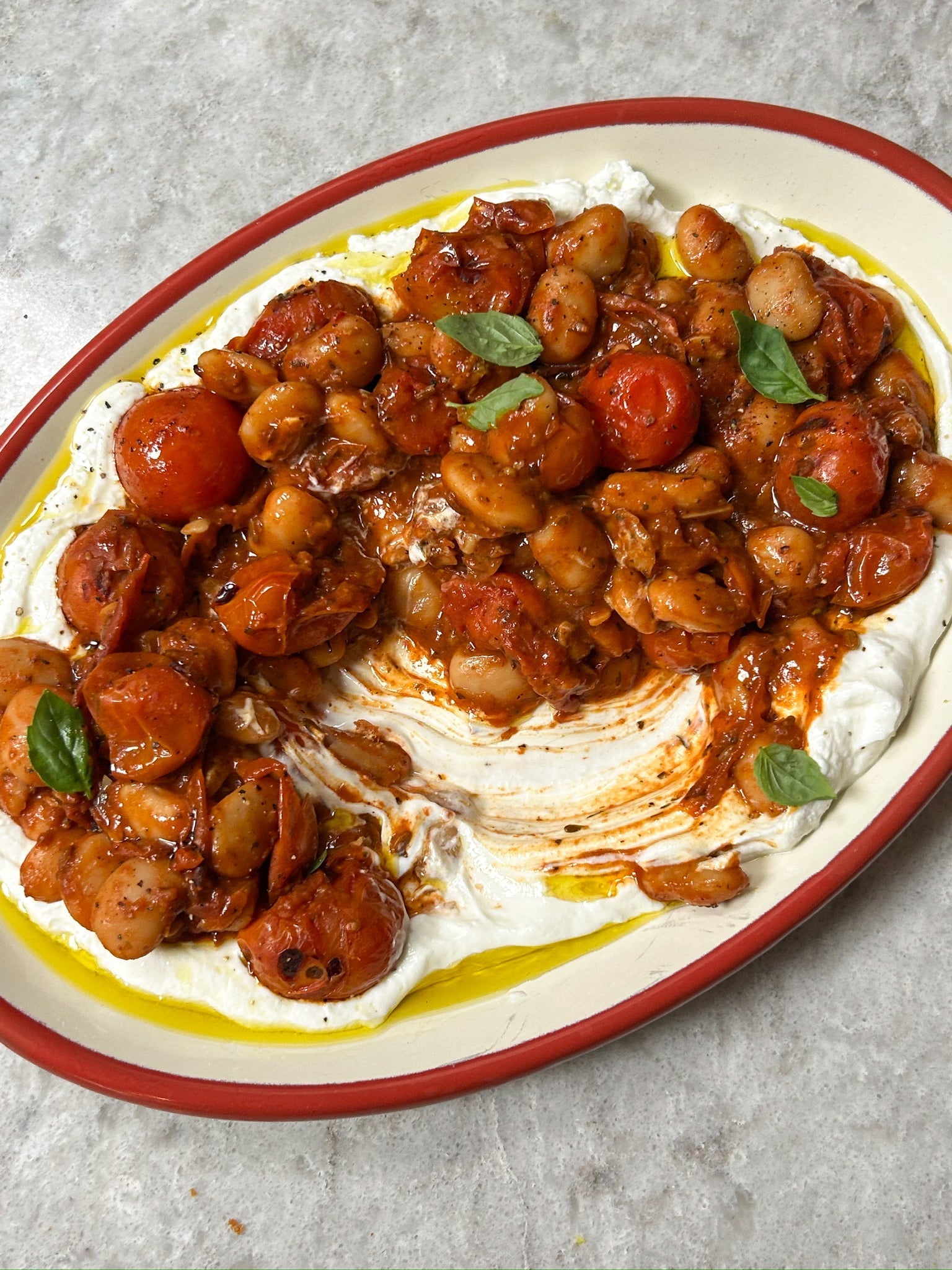 bean-recipe-blistered-tomatoes-butter-beans-on-cool-creamy-yogurt-boldbeanco